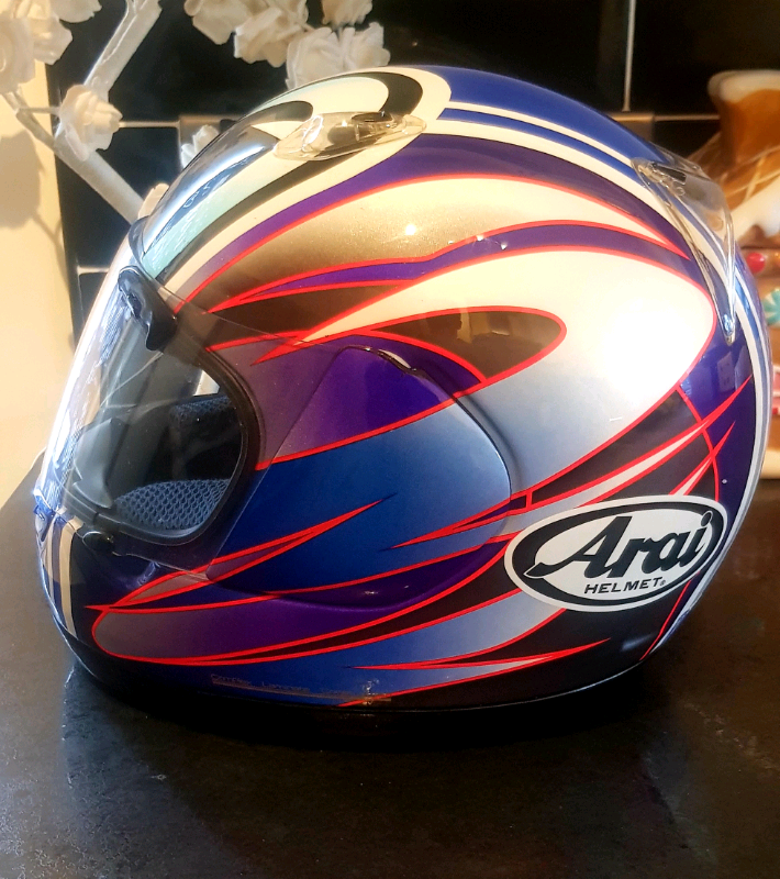 ARAI QUANTUM F MEDIUM SIZE MOTORCYCLE HELMET | in Bridgnorth