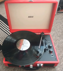 AKAI A60011nr Red Retro Briefcase Turntable (Record Player).