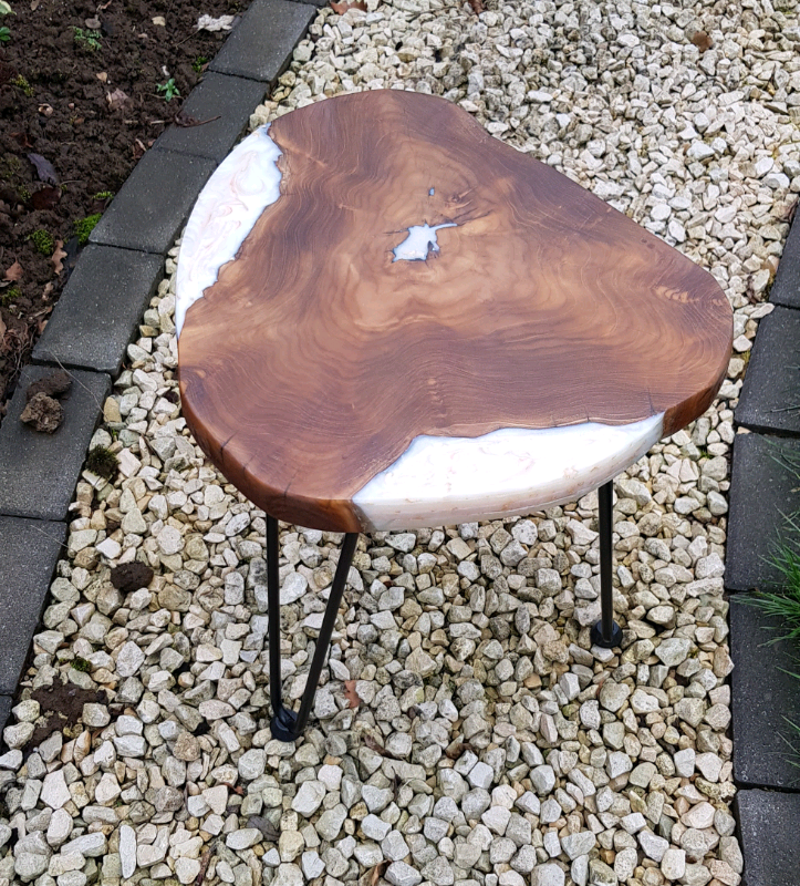 Teak and resin coffee / side table with a set of 4 resin coasters in