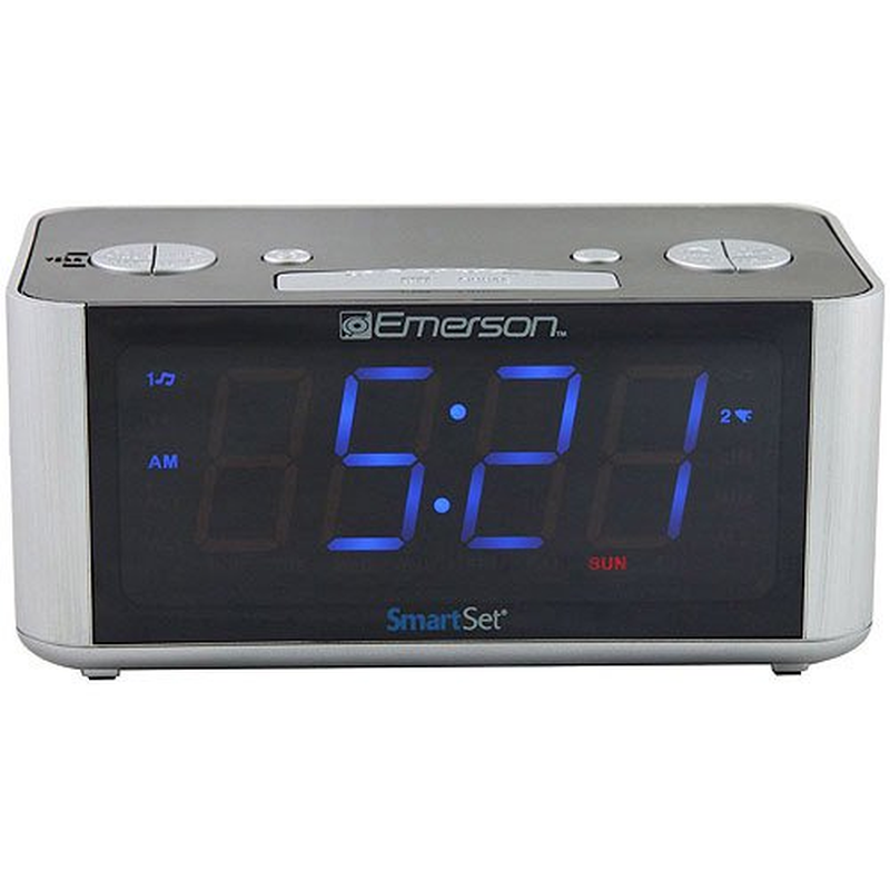 Emerson Dual Alarm Smart Set FM Clock Radio Auto DST Aux In USB Charging NEW