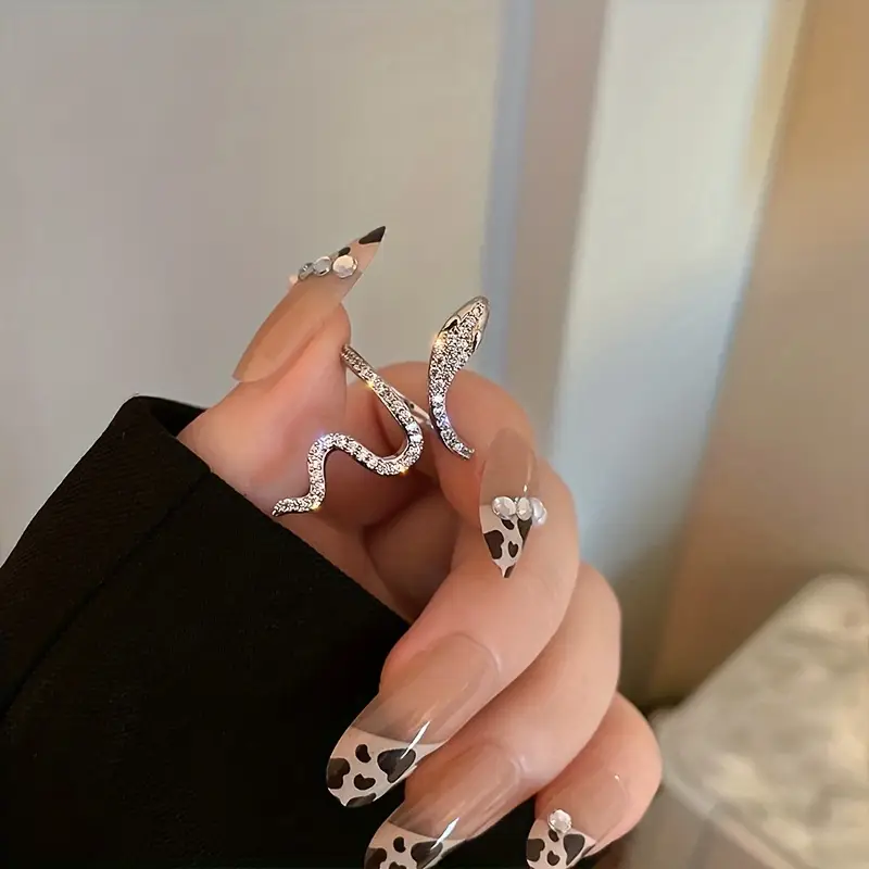 New Trend 2025 Fashion Simple Style Snake Shape Women Rhinestone Ring Elegant