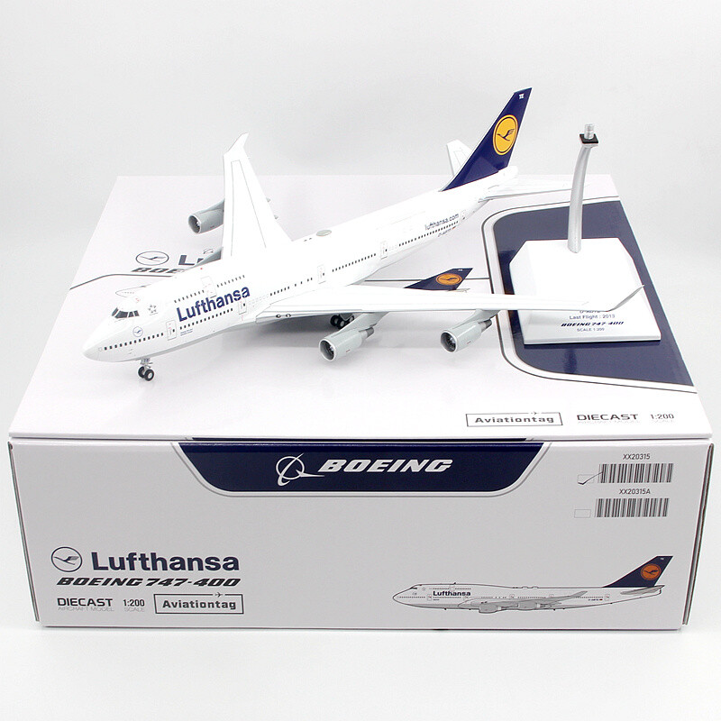 Lufthansa Boeing 747-8 スケール1/200 模型（with Wheels and