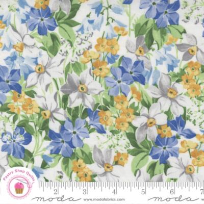 Moda SUMMER BREEZE 33681 11 White Blue Yellow Floral  Quilt Fabric SHABBY CHIC