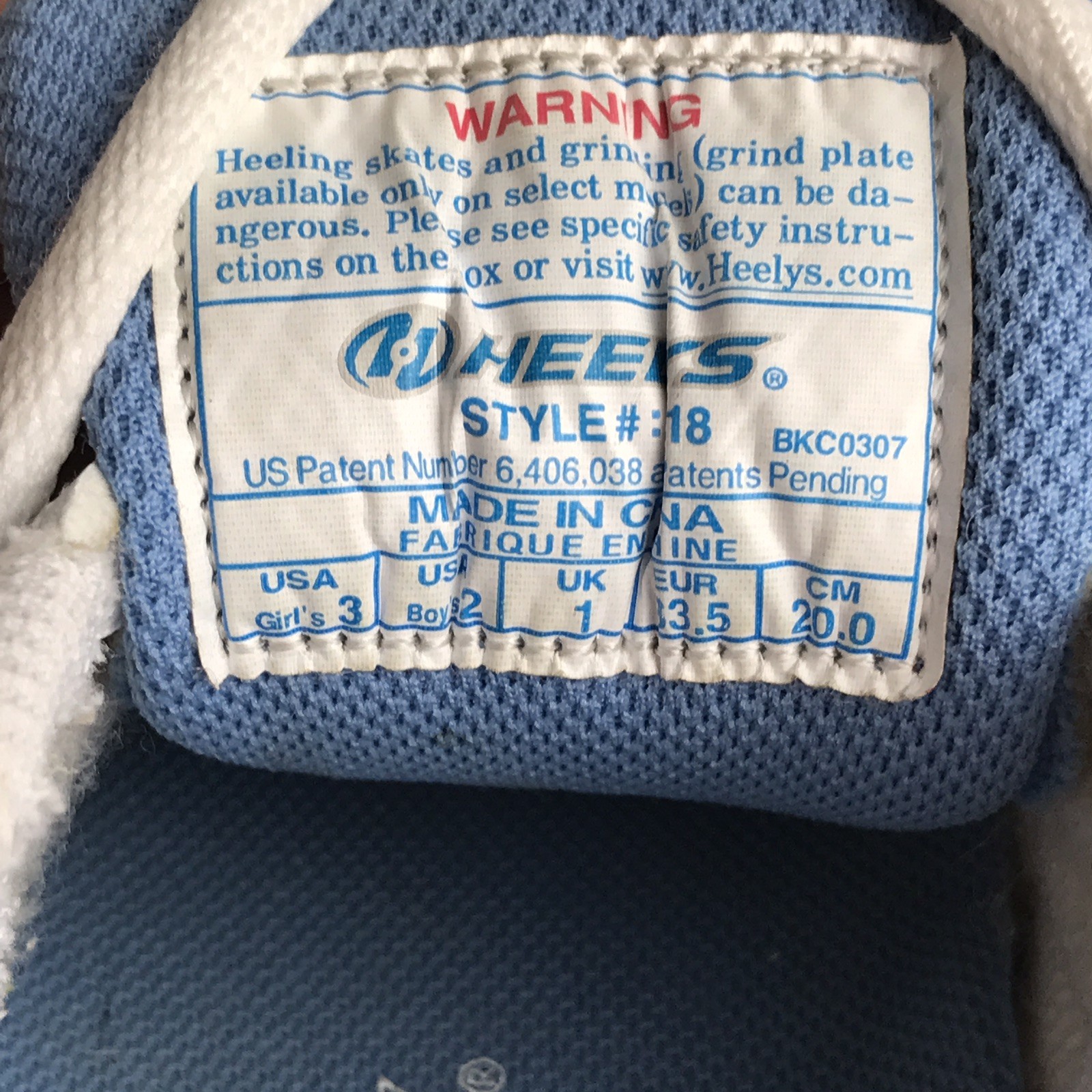 HEELYS Unisex Single Wheel Skate Shoe Girls 3 Boys 2 White Blue