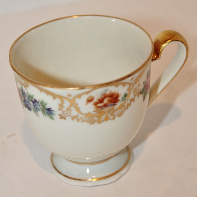 Vtg Set 2 RARE ROYAL BAYREUTH BAVARIA DEMITASSE CUPS- NURENBERG-FLORAL GOLD TRIM