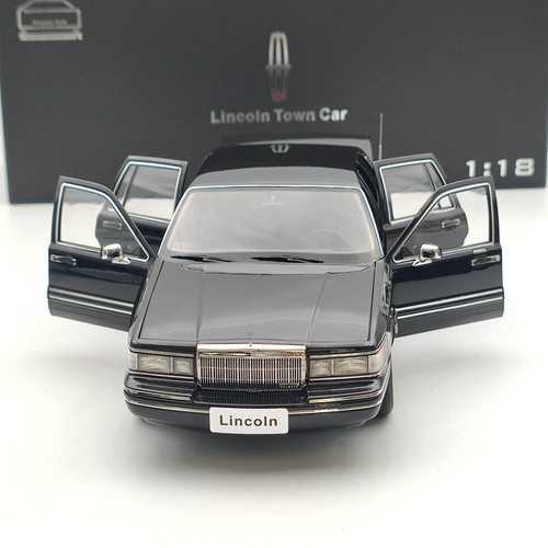 1/18 Lincoln Towncar V8 1993-1995 Super Diecast model (Leather