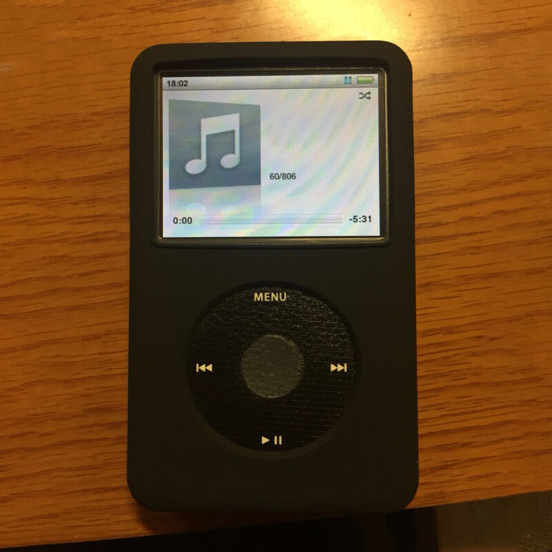 【美品】iPod classic 160GB ブラック シリコンケース付 美品】iPod classic 160GB ブラック シリコンケース付 Amazon.co