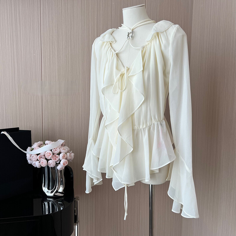 meer. MEER. whip ruffle blouse ホワイト meer. MEER. whip ruffle blouse ホワイト - メルカリ