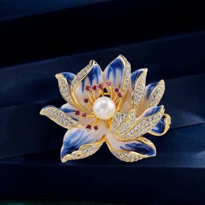 1 pc Luxury Floral Brooch, lotus shaped, three-dimensional brooch