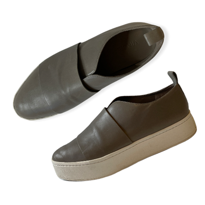 Vince Wallace Leather Platform Slip On Skate Sneaker Taupe Color Size 8.5