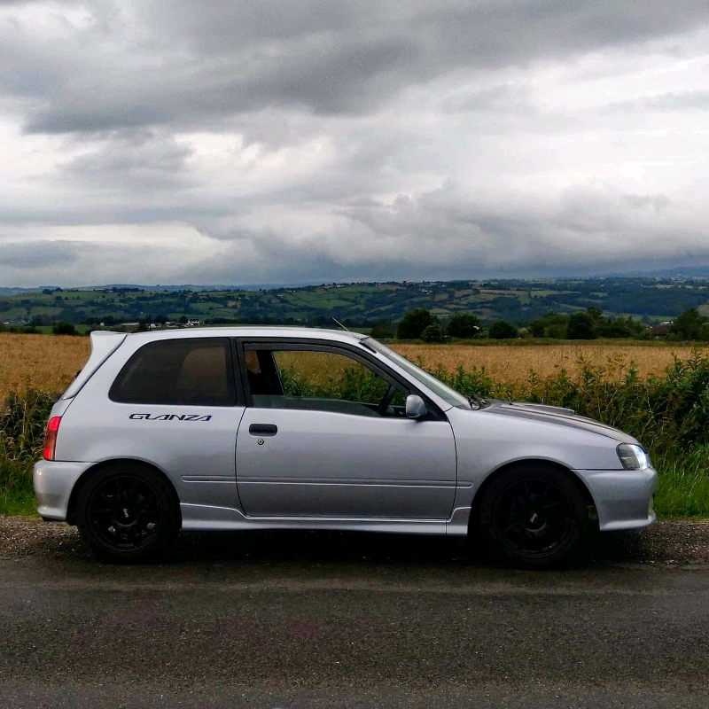 Toyota glanza v