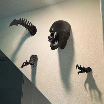 4pcs Giant Xenomorph Head Wall Hanging Ornaments Alien Xenomoprh Rack Hooks Gift