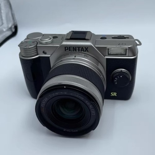 Pentax Q7 Digital Mirrorless camera with 5-15mm Lens Silver -90