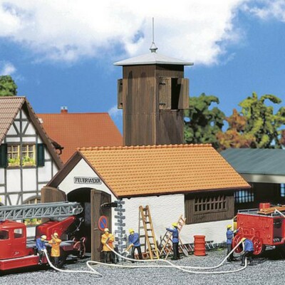 Petite caserne de pompiers-HO 1/87-FALLER 131240