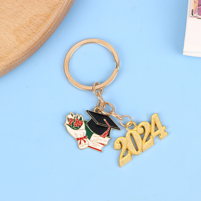 Golden 2024 Graduation Ceremony Keyring Cute Graduation Cap Diploma ...