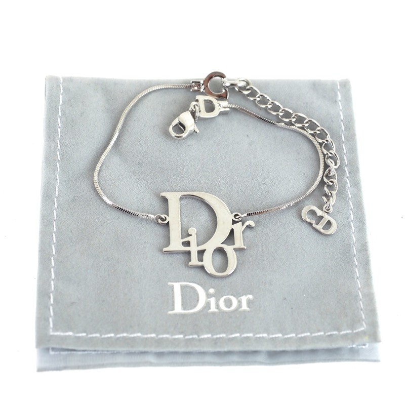 Christian Dior シルバーバングル 専用袋付き Christian Dior シルバーバングル 専用袋付き クリスチャン