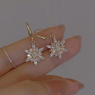 Sweet Christmas Shiny Snowflake Zircon Hook Earrings Drop Dangle Women Gift New