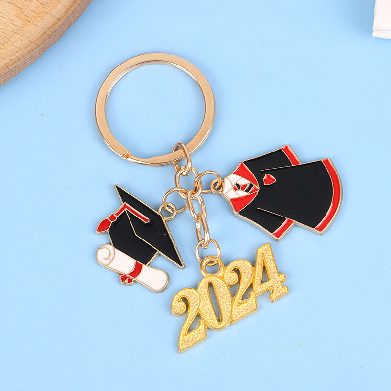 Golden 2024 Graduation Ceremony Keyring Cute Graduation Cap Diploma ...