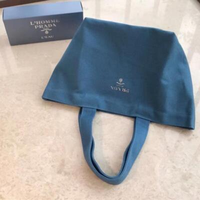 PRADA トートバッグ L'Homme Prada L'Eau 黒　新品 PRADAトートバッグ L'Homme Prada L'Eau新品正規ノベルティ