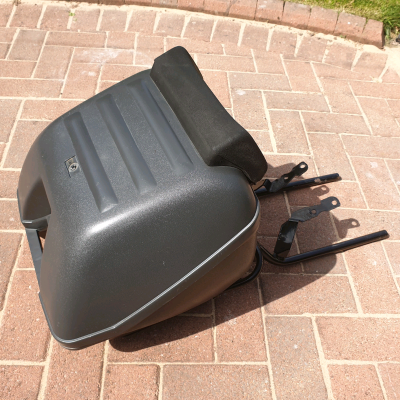 street triple top box