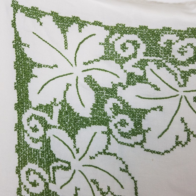 Vintage Floral Tablecloth Crewel Emboidered Embroidery Rectangular 54