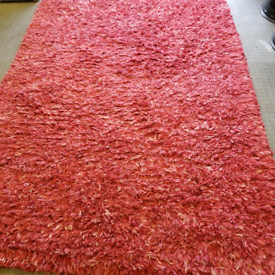 Large burgundy shaggy wool rug 1. 75m x 2.5m