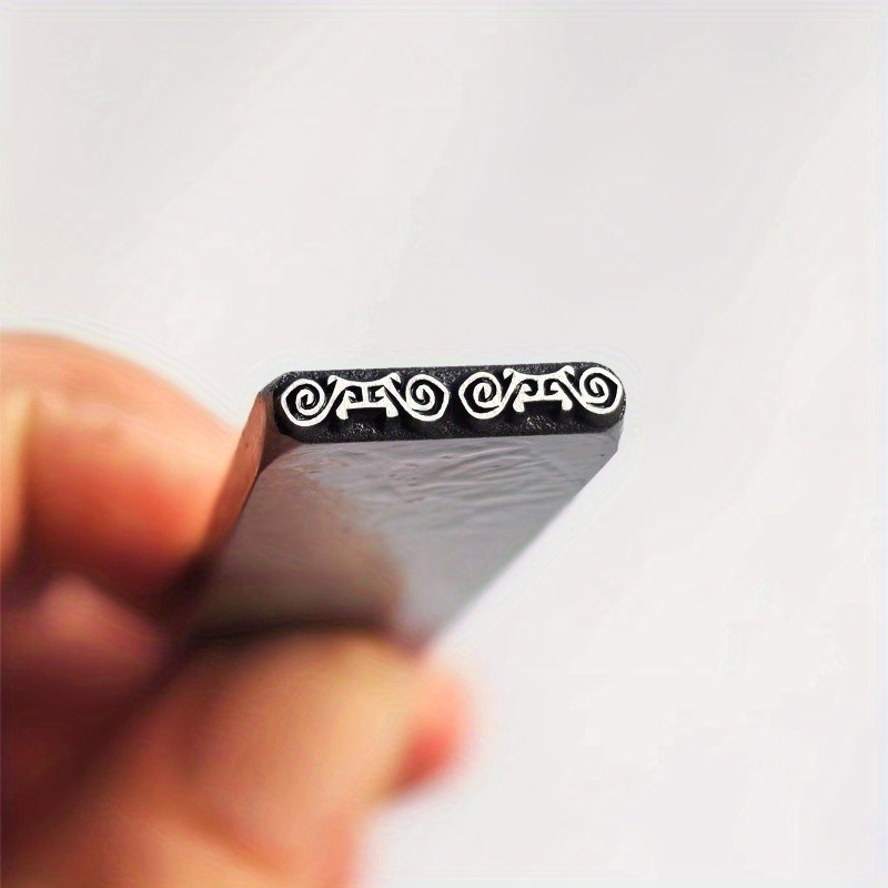 1PC Floreale Orlo Motivo Acciaio Stamper Timbri Punzone Fai Strumento Mano Metal