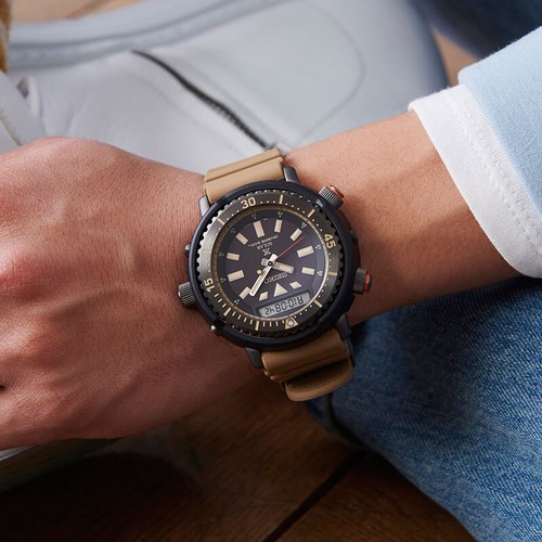 Pre-owned Seiko Prospex Tuna Snj029p1 Solar Men Watch Diver Urban Safari Arnie Brown