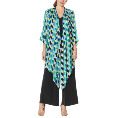 Curations Sharkbite Hem Printed Topper in Green Geo - Size M/L