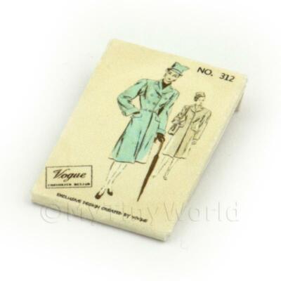Maison de Poupées Miniature Vogue Robe Motif Paquet (DPP063)