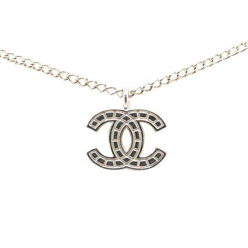 【毎日を特別にするジュエリー】CHANEL 25SS Pendant Necklace Chanel Gold Tone and Resin CC Square Pendant Necklace