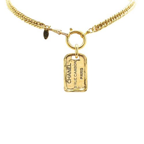 CHANEL ゴールドチャーム 11 RUE CAMBON PARIS Chanel Vintage Gold 31 Rue Cambon Coin Medallion Necklace