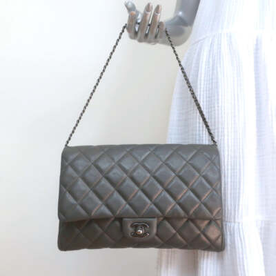 CHANEL CC クラシックフラップバッグ グレー 20cm シャネル マトラッセ20cm クラシックフラップバッグ グレー