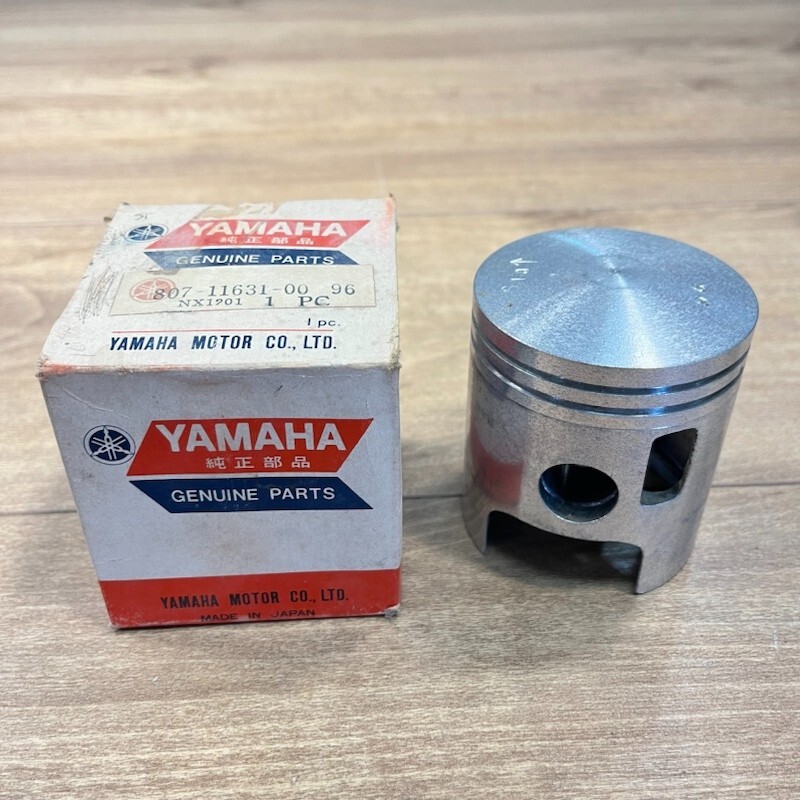 NEW YAMAHA OEM NOS PISTON / 807-11631-00-96 / STANDARD 66MM CT1 CT1B CT1C 175CC