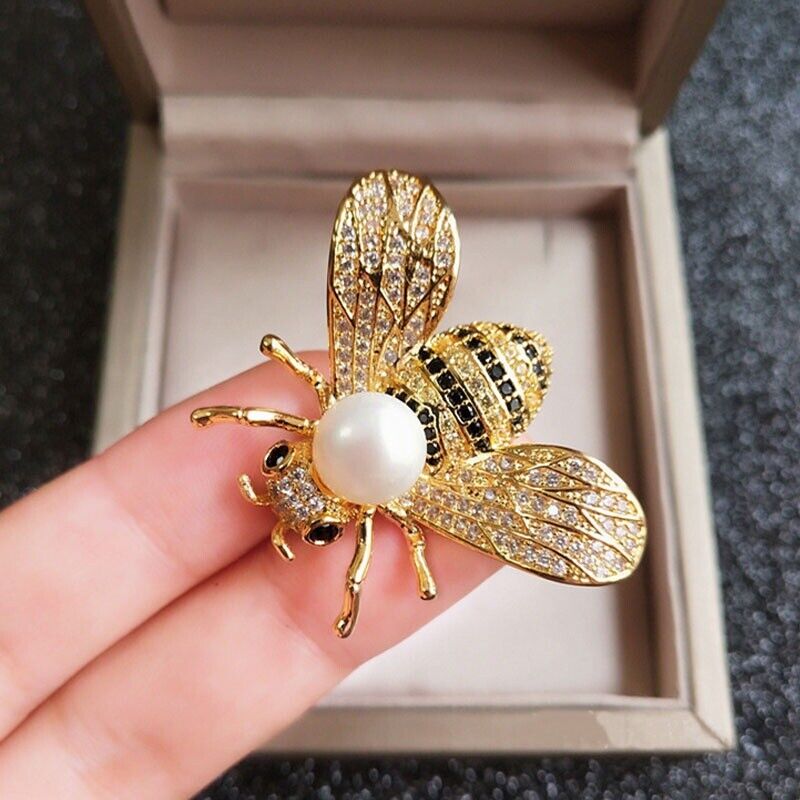 White Pearl Queen Bee Brooches Pins Women Girls Bumble Bee Lapel Pin Crystal Honeybee Safty Pin Fashion Bee Clothes Decor Corsage (crystal