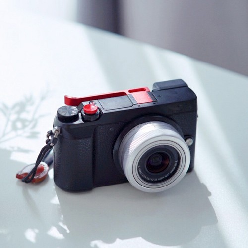 こむ For Panasonic GX85 GX80 LX100 Aluminum Metal Thumbs up Hot Shoe