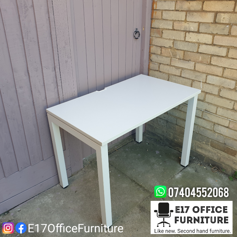 SMALL white office desk/table 100cm x 60cm £30 in Walthamstow, London