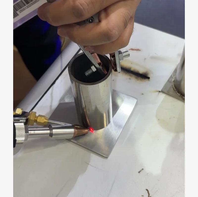 Multi Purpose Handheld Fiber Laser Welding Machine For Metal Artwork Jewelry Rep
