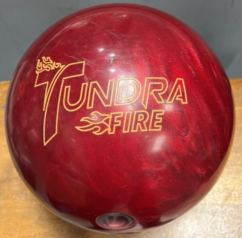 TUNDRA FIRE ボウリングボール 15P 新品未使用 TUNDRA FIRE ボウリングボール 15P 新品未使用 USED Track
