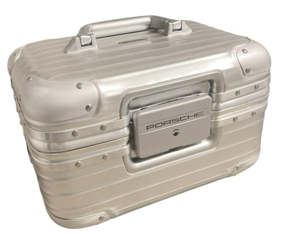 【美品】希少　コラボ　RIMOWA×PORSCHE アメニティケース 希少 RIMOWA × PORSCHE コラボ アメニティケース／トラベルポーチ