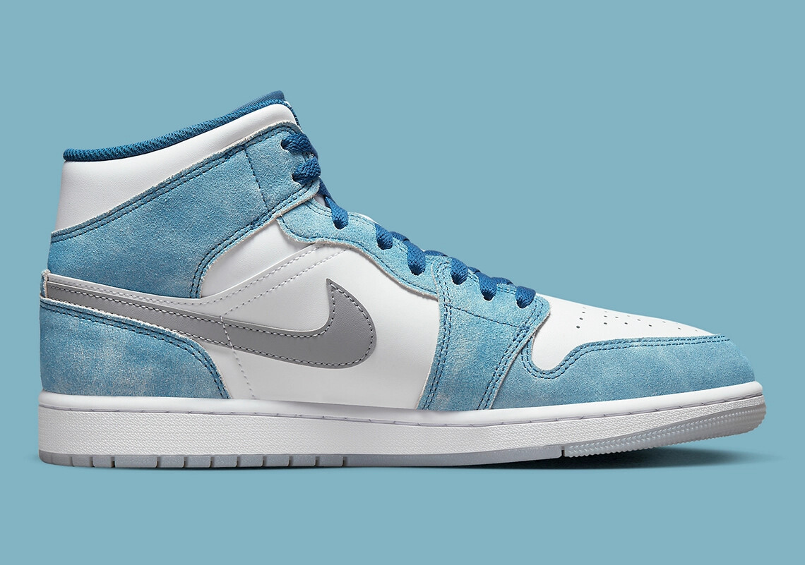 

Мужские кроссовки Nike Air Jordan 1 Mid SE White/Hyper Royal/Red DN3706-401 US6-12, Синий, Air Jordan 1 Mid SE