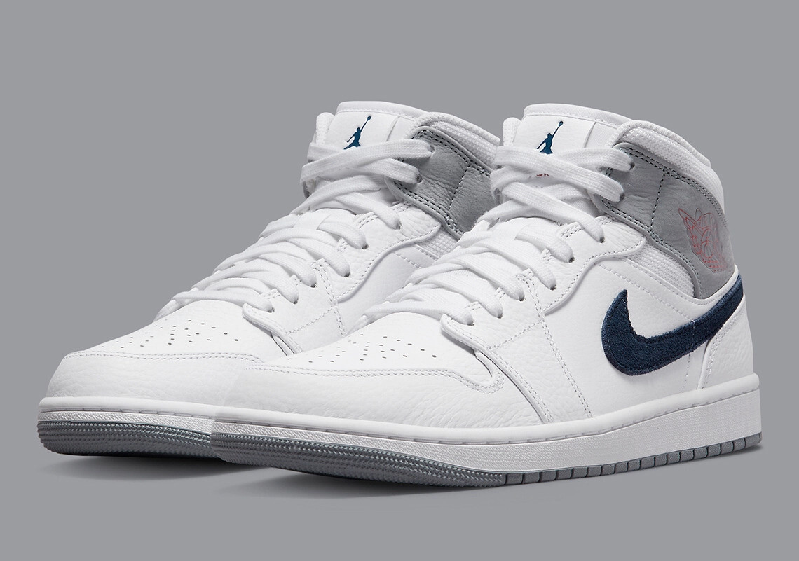 Air Jordan 1 Mid Paris Basketball Shoes White / Navy Blue Sz