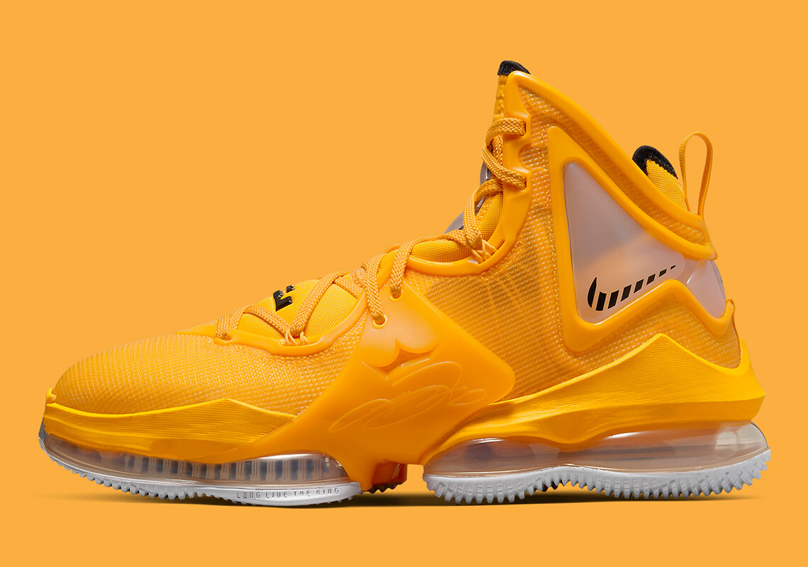 

Мужская каска Nike LeBron James XIX 19, золотисто-желтый CZ0203-700, размер 8,5, Nike LeBron 19