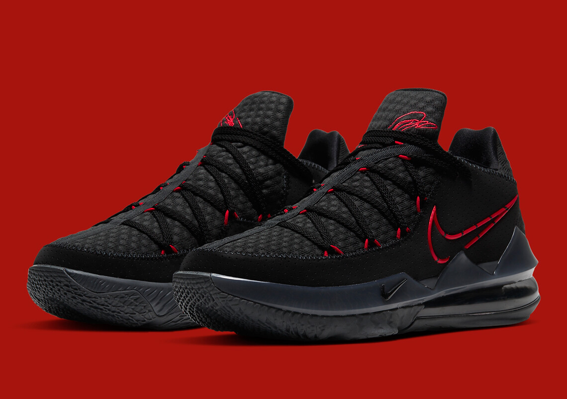 NIKE LEBRON XVII 17 LOW BLACK MEN'S SIZE 8.5 New with