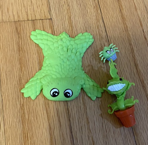 Monster High Clawdeen Wolf Family Bed Green Monster Rug & Venus Fly Trap & Bean!