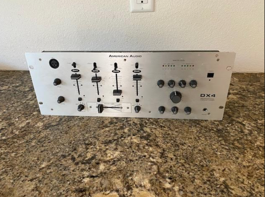 American Audio Q-2411 PRO ミキサー Q-2411 PRO Professional DJ Mixer from American DJ for your