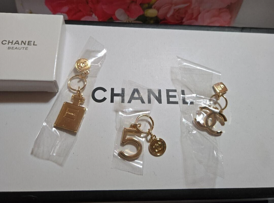 シャネル　チャーム　セット売り CHANEL - 2023年ホリデー限定チャーム シャネルノベルティ