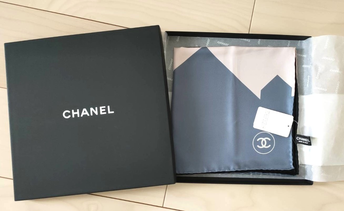 【新品未使用】シャネル　22s レア　スカーフ　CC LOGO 90cm never used CHANEL Scarf Silk CC logo motif PINK blue 90×90cm