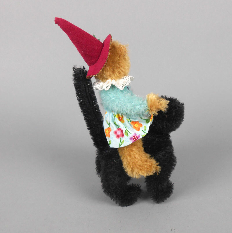 Deb Canham Halloween 06 Bear on Black Cat Halloween Collection