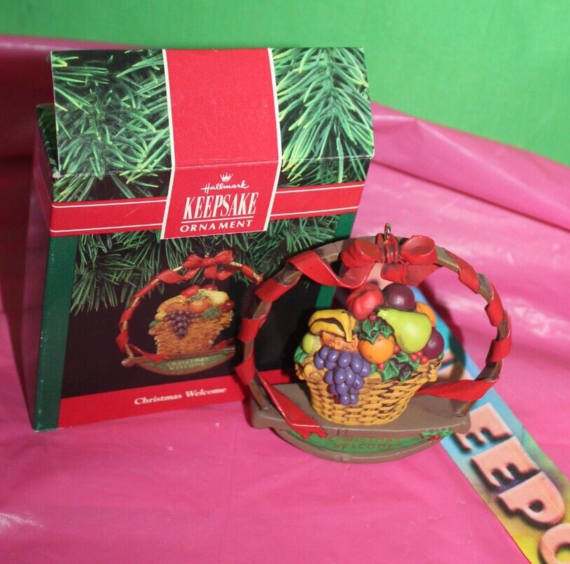Hallmark Keepsake Christmas Welcome 1991  Holiday Ornament